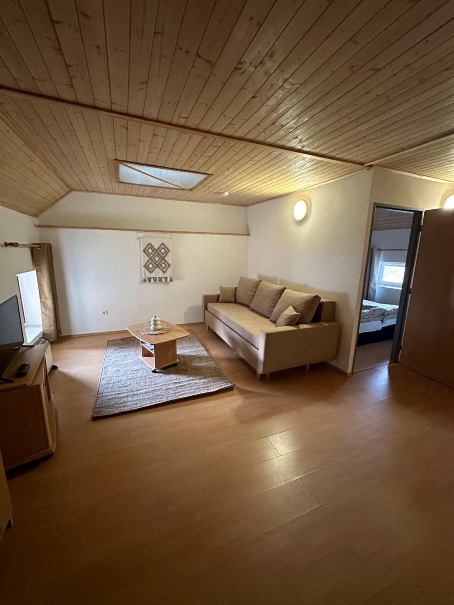 Apartment Dehtare Bagian luar foto