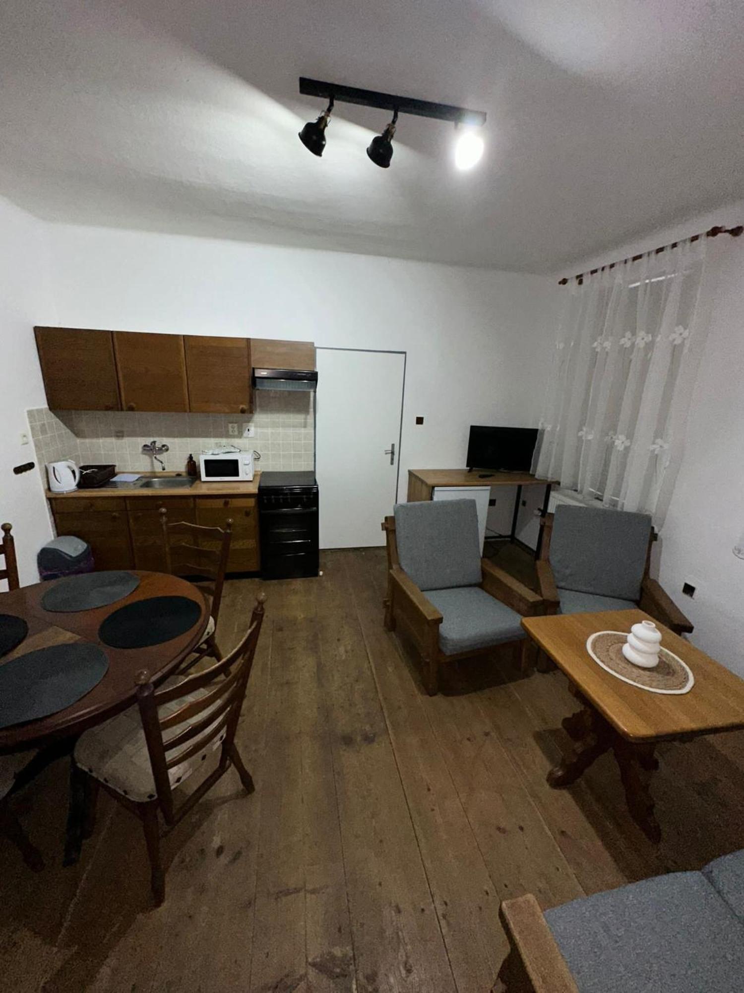 Apartment Dehtare Bagian luar foto