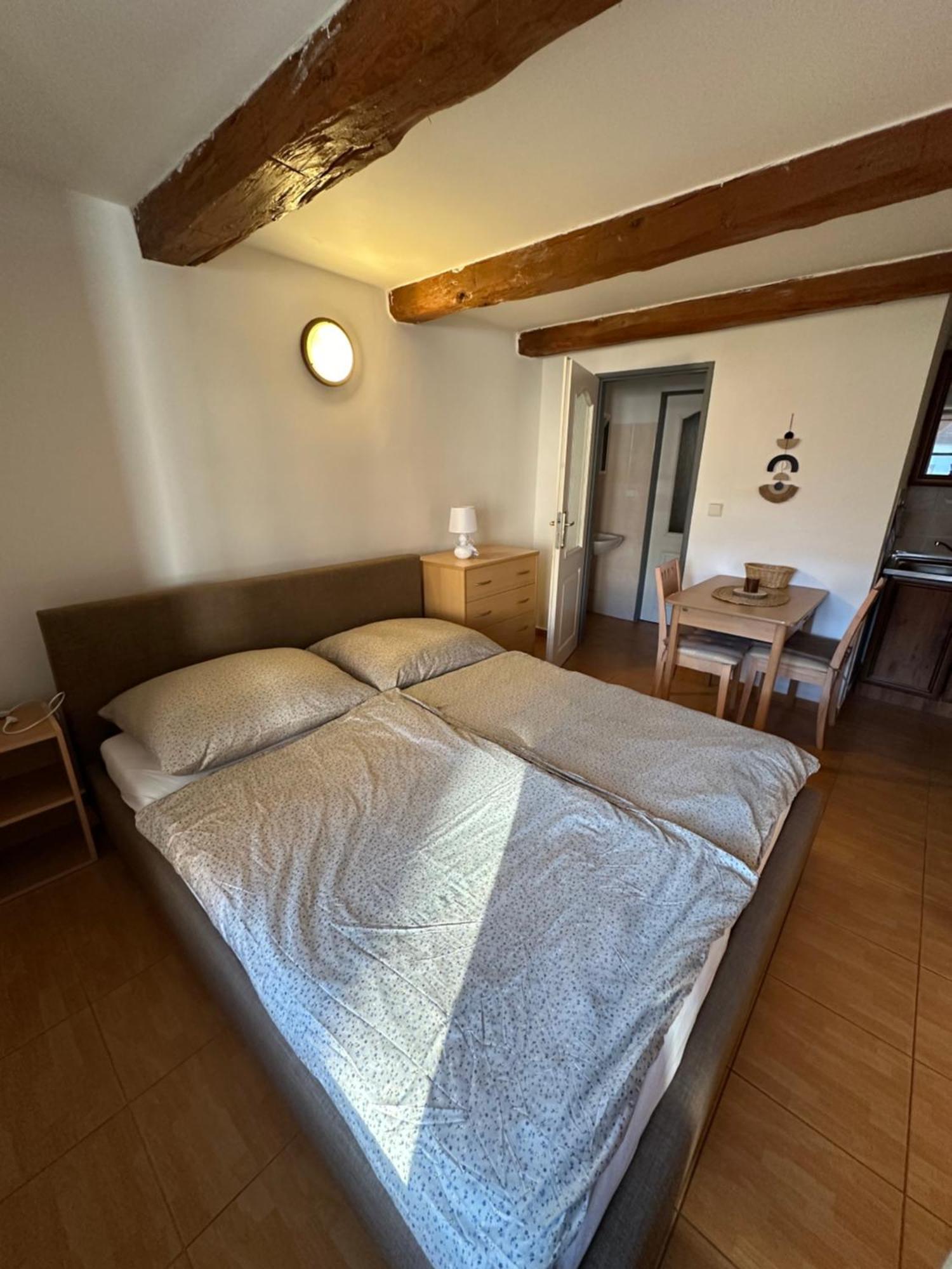 Apartment Dehtare Bagian luar foto