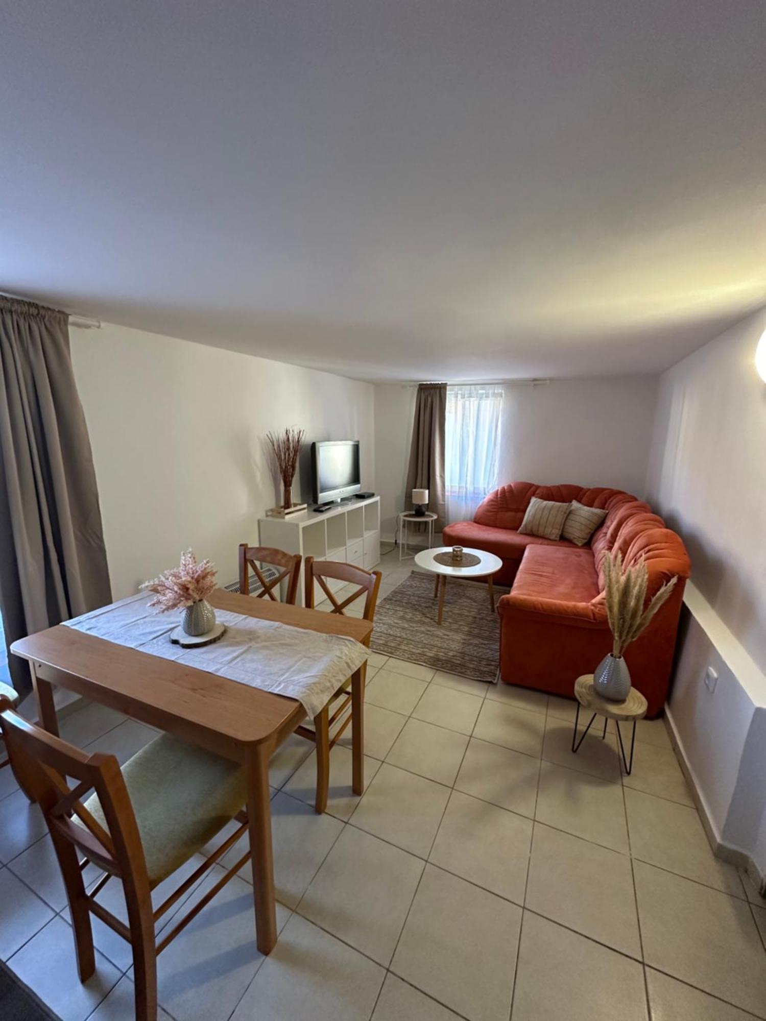 Apartment Dehtare Bagian luar foto